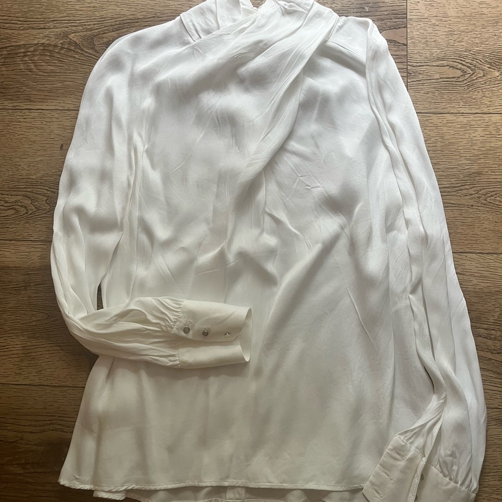 Zara Basic Collection White Top silver buttons lose fitting